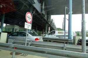 Podneta krivična prijava zbog navodnog oslobađanja od putarine vozila koja su prevozila učesnike mitinga SNS-a 1