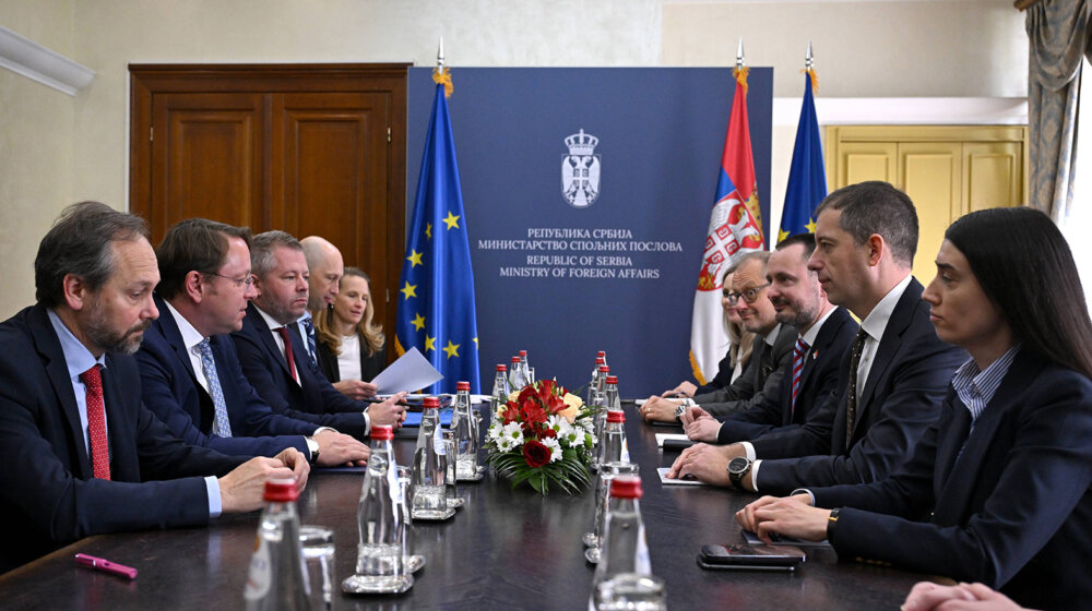 Đurić preneo Varheljiju da je punopravno članstvo u EU prioritet spoljne politike Srbije 11