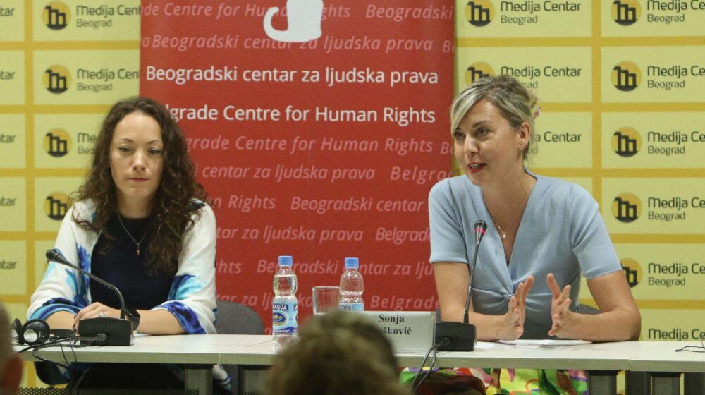 Oko 60 odsto mladih u Srbiji stanuje sa roditeljima 1