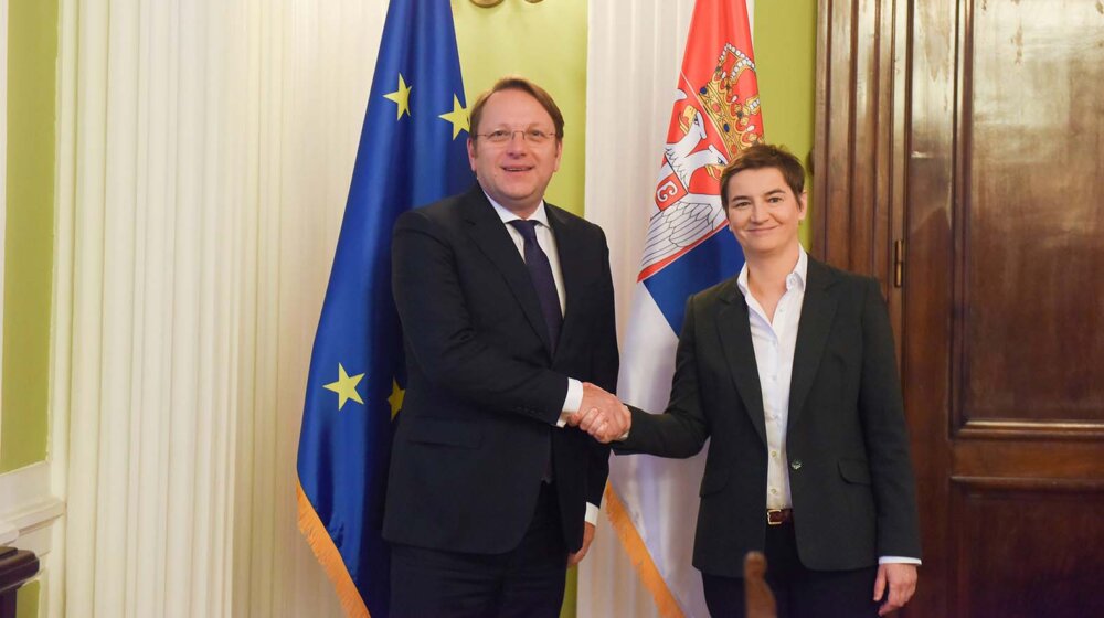 Brnabić nakon sastanka sa Varheljijem: Najveća pažnja biće posvećena usaglašavanju sa evropskim zakonima 1