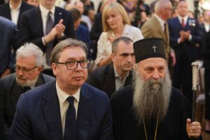 Vučić u Hramu Svetog Save zatražio blagoslov od patrijarha Porfirija, pre puta u Njujork