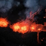 Nova erupcija vulkana na Islandu – lava letela 50 metara uvis 12