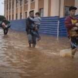 Raste broj poginulih u poplavama i klizištima izazvanim olujnim kišama na jugu Brazila 8