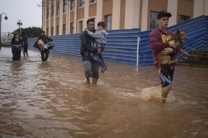 Raste broj poginulih u poplavama i klizištima izazvanim olujnim kišama na jugu Brazila