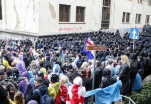 Georgians protest against the ‘foreign agents’ draft bill in Tbilisi (FOTO, VIDEO) Protesti u Gruziji protiv zakona o stranim agentima: Noć uoči konačnog glasanja 2