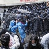(FOTO, VIDEO) Protesti u Gruziji protiv zakona o stranim agentima: Noć uoči konačnog glasanja 10