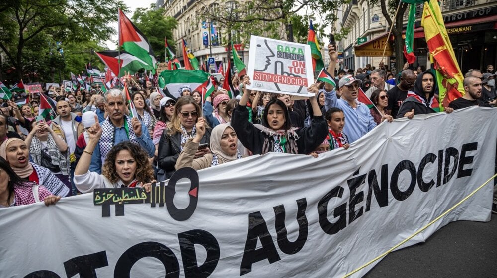 Pariz: Više od 20.000 ljudi demonstriralo po kiši u znak podrške Palestincima 10