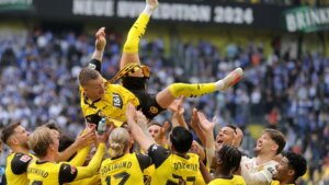 Na oproštajnoj utakmici u Dortmundu legendarni fudbaler Borusije častio pivom sve gledaoce