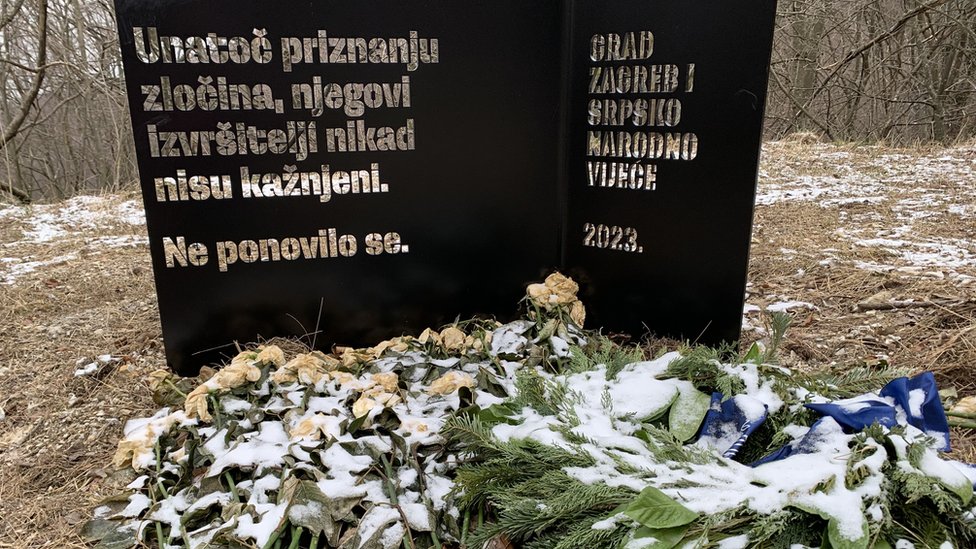 Ubistvo porodice Zec i Hrvatska: „Tad sam videla Aleksandru poslednji put" 10 Spomen obeležje postavljeno 7. decembra 2023.