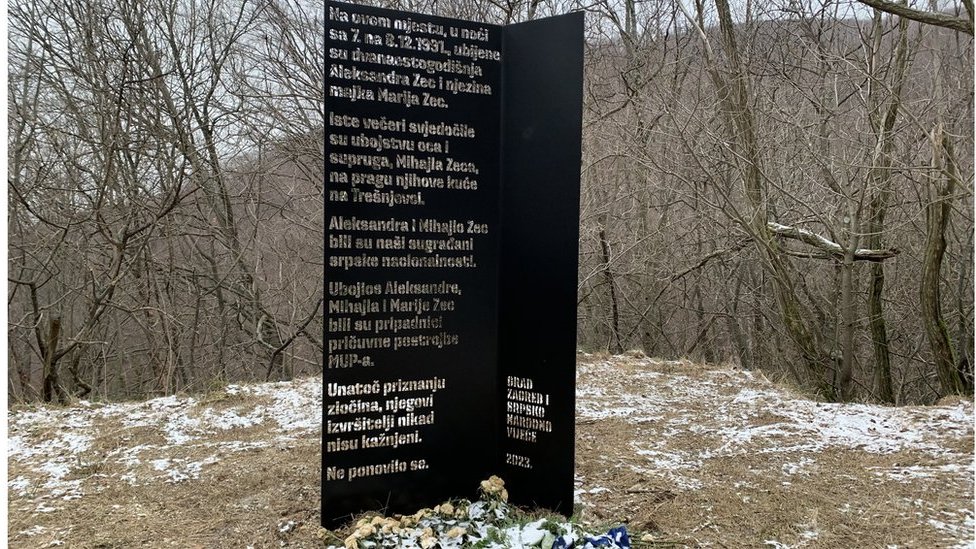 Ubistvo porodice Zec i Hrvatska: „Tad sam videla Aleksandru poslednji put" 1 Spomen obeležje podseća na crnu otvorenu knjigu