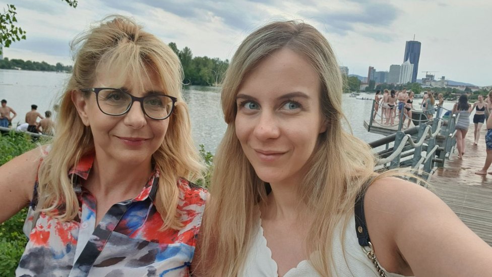 Porodica: „Navikneš se da je tu, a onda opet ode", priče roditelja iz Srbije čija deca žive u inostranstvu 2 Roditelji, inostranstvo, deca, migracije