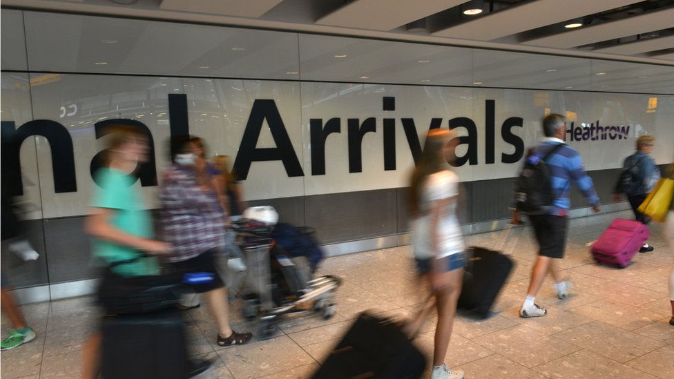 Porodica: „Navikneš se da je tu, a onda opet ode", priče roditelja iz Srbije čija deca žive u inostranstvu 3 Roditelji, inostranstvo, deca, migracije