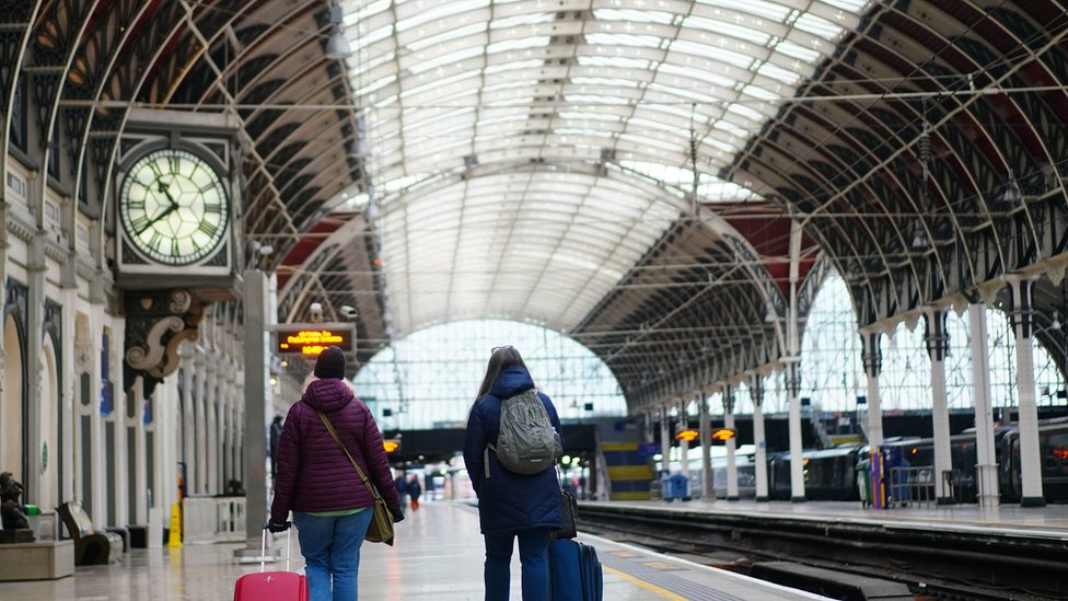 Porodica: „Navikneš se da je tu, a onda opet ode", priče roditelja iz Srbije čija deca žive u inostranstvu 1 Roditelji, inostranstvo, deca, migracije