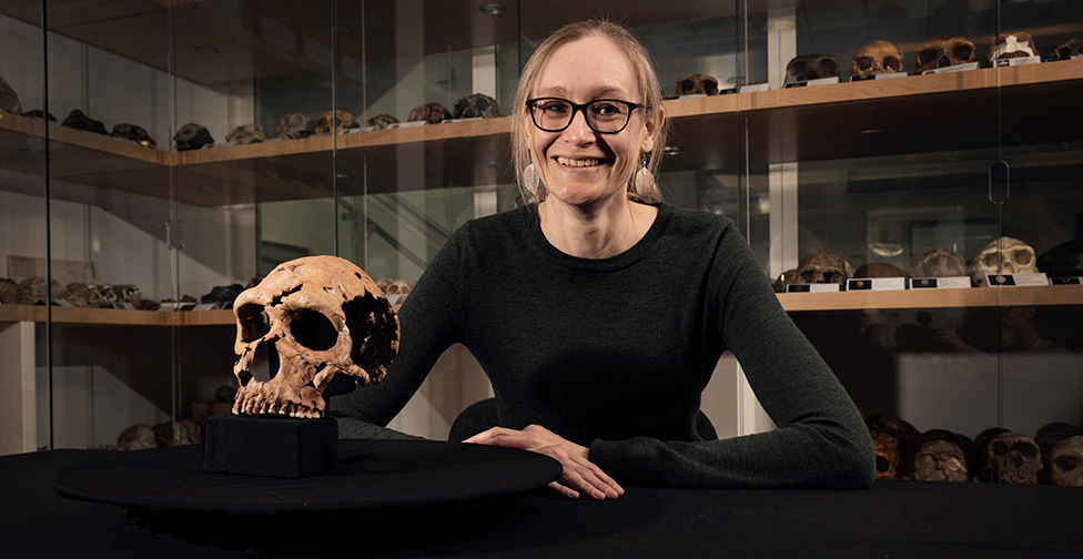 Arheologija i istorija: Obelodanjeno lice 75.000 godina stare Neandertalke 2 Dr Emma Pomeroy and the Shanidar Z skull
