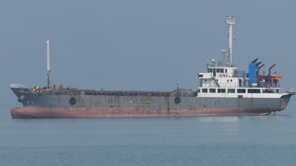 Bliski i Daleki istok: Kako Kina pomaže Iranu da izbegne sankcije 3 An oil tanker is being pictured in the Persian Gulf near the seaport city of Bushehr, in Bushehr Province, southern Iran, on April 29, 2024.