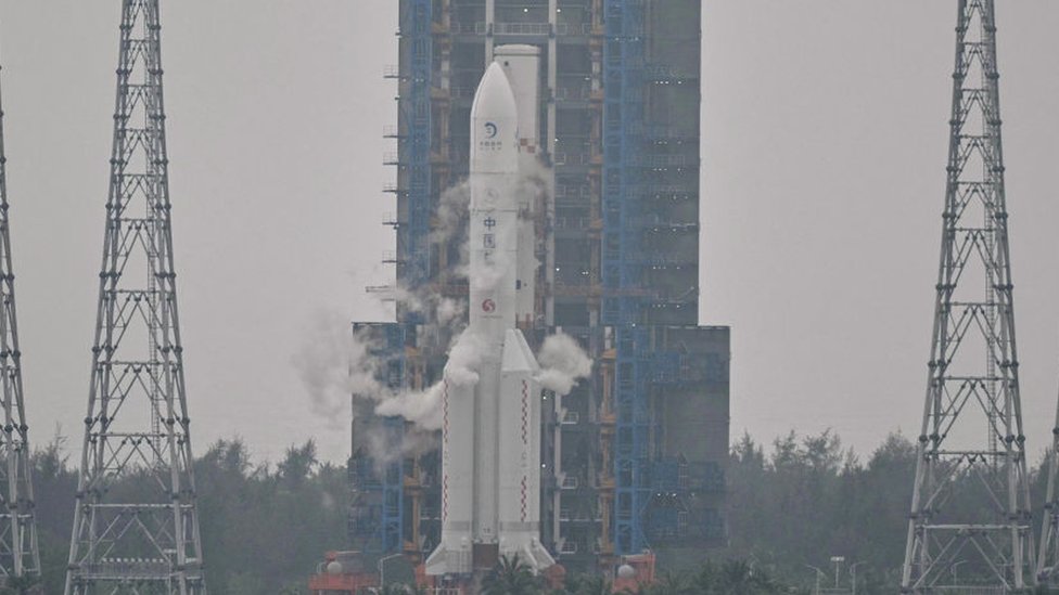 Raketa Long March 5, koja nosi Chang'e-6 lunarnu sondu