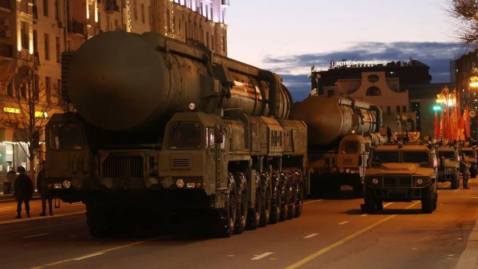 Rusija i Ukrajina: Putin naredio nuklearne vežbe posle „pretnji“ sa Zapada 1 nuklearno oružje