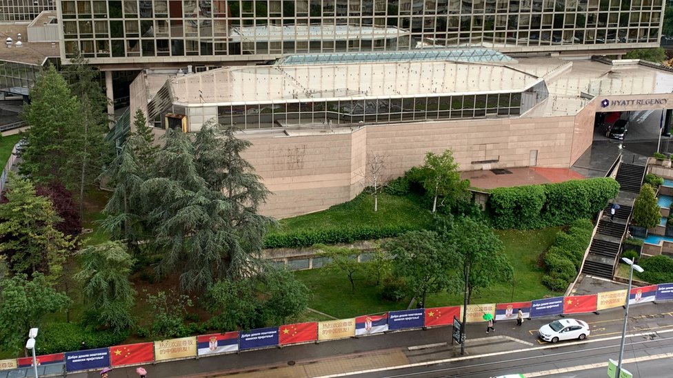 Srbija i Kina: Si Đinping stigao u Beograd, poruke dobrodošlice na kineskom i srpskom, sastanci slede 6 Hotel Hajat