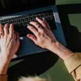 Srbija i Svetski dan radnika u kol centrima: Ljubaznost i minimalac 7