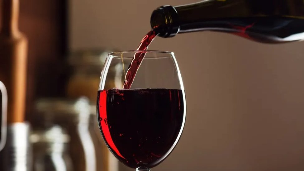 Velika Britanija: Flaša vina svima koji čitaju uslove korišćenja 10