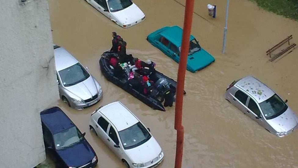 Majske poplave u Srbiji 2014: Dani kad se „voda spojila sa sivilom neba“, a Obrenovac postao „močvara“ 10