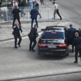 Robert Fico: Slovački premijer teško ranjen u „politički motivisanom atentatu" , policija uhapsila napadača 5