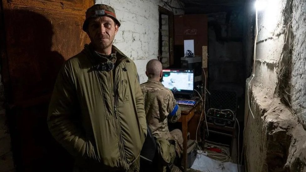Rusija i Ukrajina: Ukrajinska linija odbrane rastegnuta dok ruske trupe napreduju 9