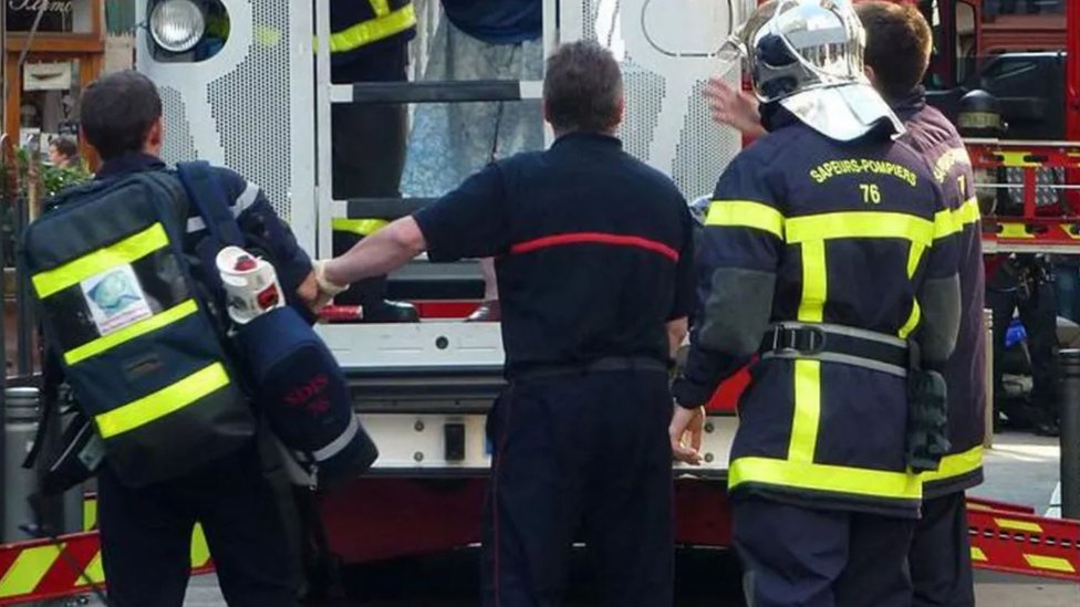 Francuska: Policija ubila napadača koji je pokušao da podmetne požar u sinagogi 9