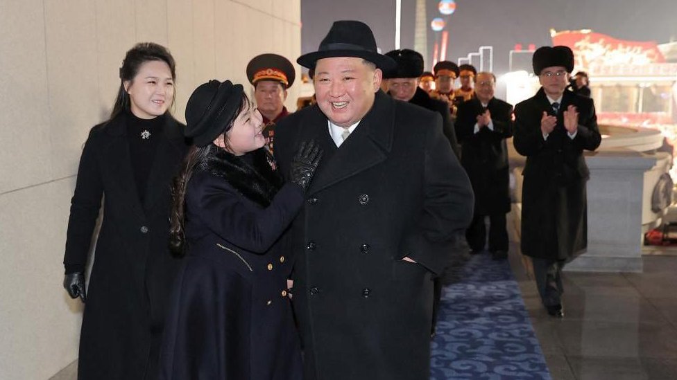 Azija i Kim Džong Un: Južna Koreja zabranila viralnu pesmu kojom se veliča severnokorejski lider 8