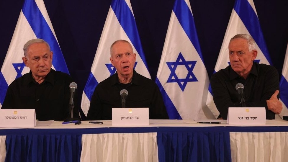 Izrael i Palestinci: Izraelu nedostaje plan za „dan posle" rata u Gazi 4 Left to right: Benjamin Netanyahu, Yoav Gallant, Benny Gantz