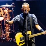 Muzika i Velika Britanija: Brus Springstin dobio nagradu Ajvor Novelo, uručio mu je Pol Makartni uz niz šala 4