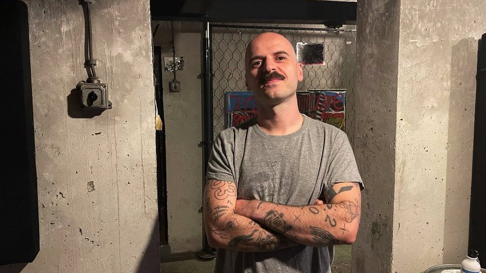 NATO bombardovanje 1999: Kako se menjala namena beogradskih skloništa u miru i ratu 7 Dušan Marić je jedan od članova kolektiva kulturnog centra „Živa"