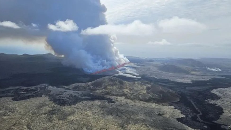 Island: Nova vulkanska erupcija, proglašeno vanredno stanje na jugu države, evakuisana Plava laguna 11