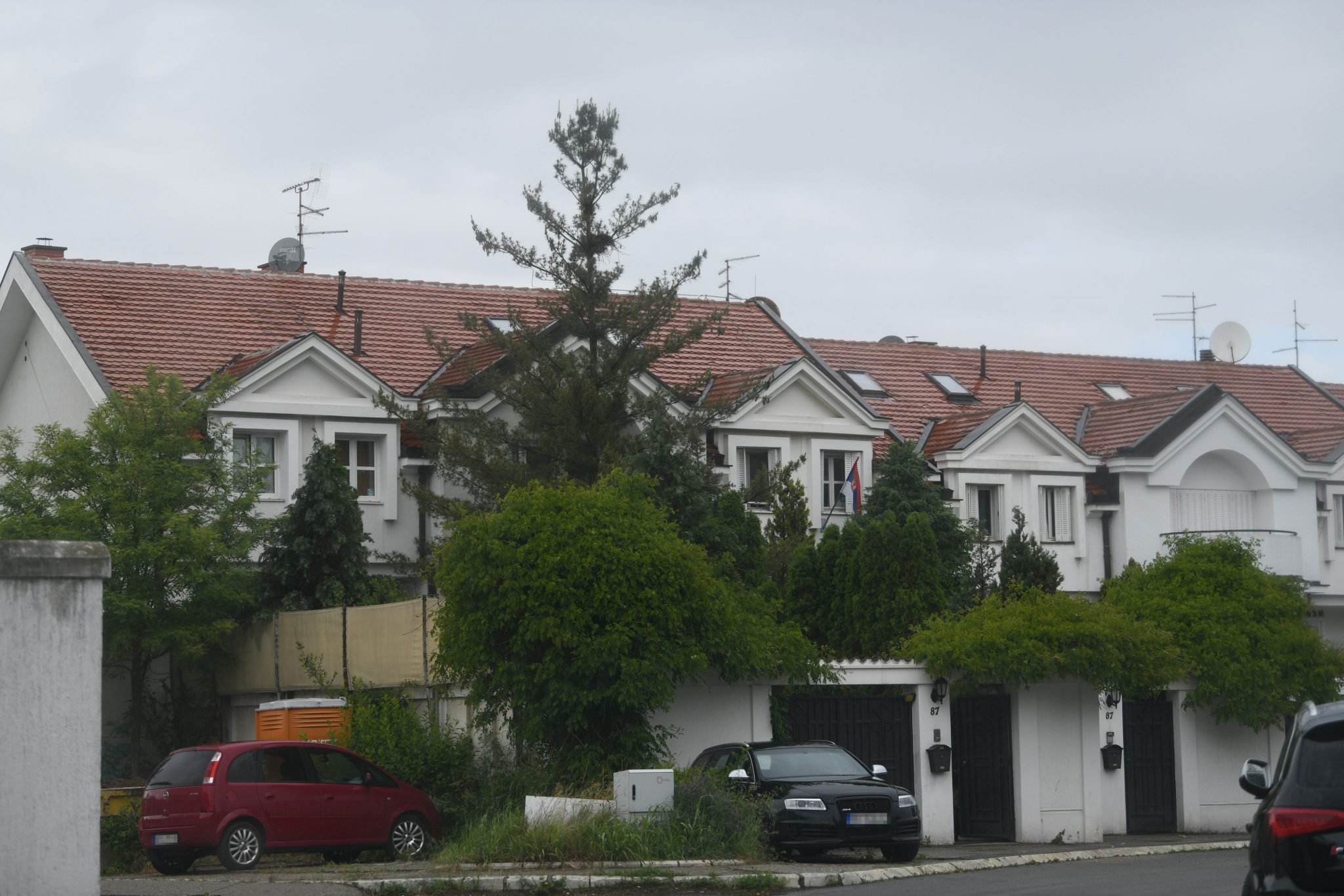 Legija izašao iz kuće i predao se nakon 14 meseci skrivanja: Kako je Danas pre 20 godina izveštavao o potezu Milorada Ulemeka? 2