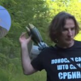 (VIDEO) "Nadležni odmah da ga uhapse": Željko Mitrović ispaljivao mine iz samostrela 17