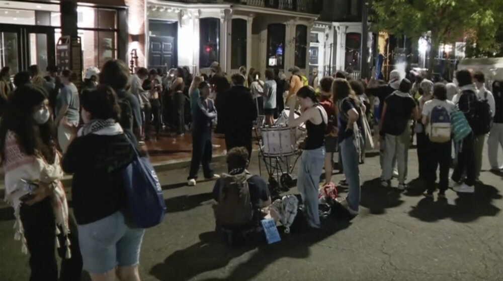 Policija u Vašingtonu rasteruje pro-palestinske demonstrante, uhapšena 33 1