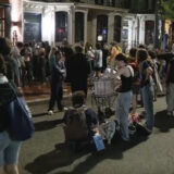 Policija u Vašingtonu rasteruje pro-palestinske demonstrante, uhapšena 33 3