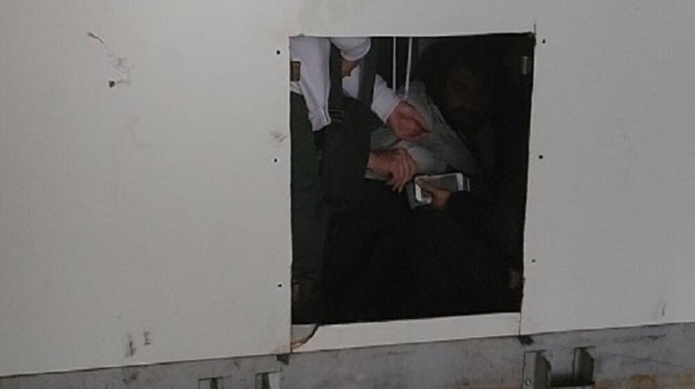 Litvanac pokušao da prokrijumčari 23 državljana Turske u posebno napravljenom bunkeru (VIDEO) 14
