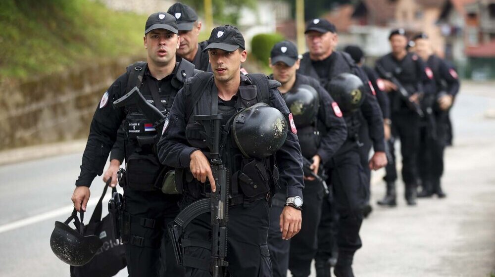 Kakva je trenutno situacija u Srebrenici: Mere bezbednosti na najvišem nivou, skinuta zastava Armije BiH (FOTO, VIDEO) 1