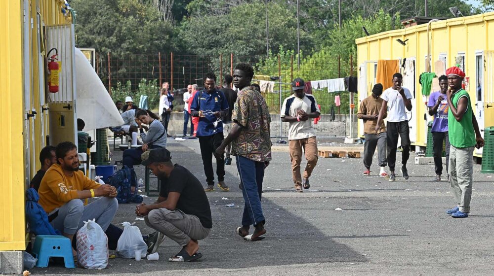 Pronađeni migranti u kamionu: Mnogi lošeg zdravstvenog stanja 1