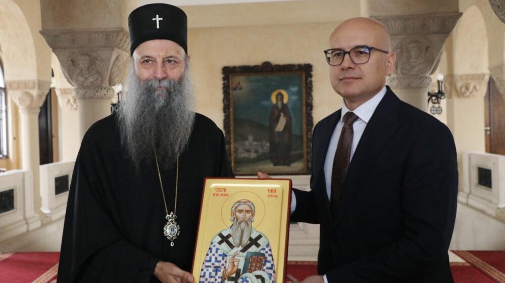 Prvi zvanični susret premijera Vučevića sa patrijarhom Porfirijem 1