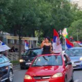 U Beogradu kolone vozila sa zastavama Srbije nakon glasanja za Rezoluciju o genocidu u Srebrenici (FOTO, VIDEO) 11