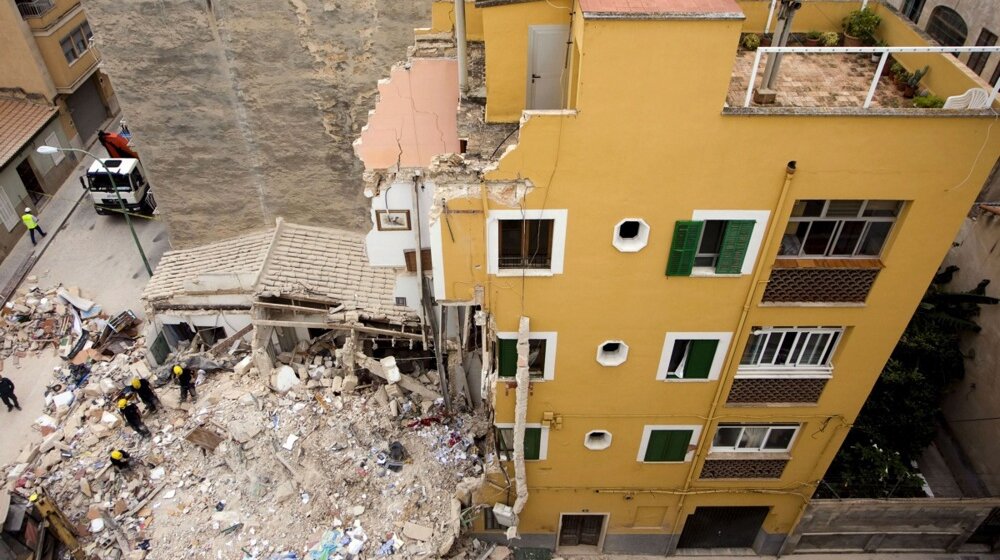 Urušila se dvospratna zgrada na plaži u Palma de Majorki: Stradale najmanje četiri osobe (VIDEO) 1