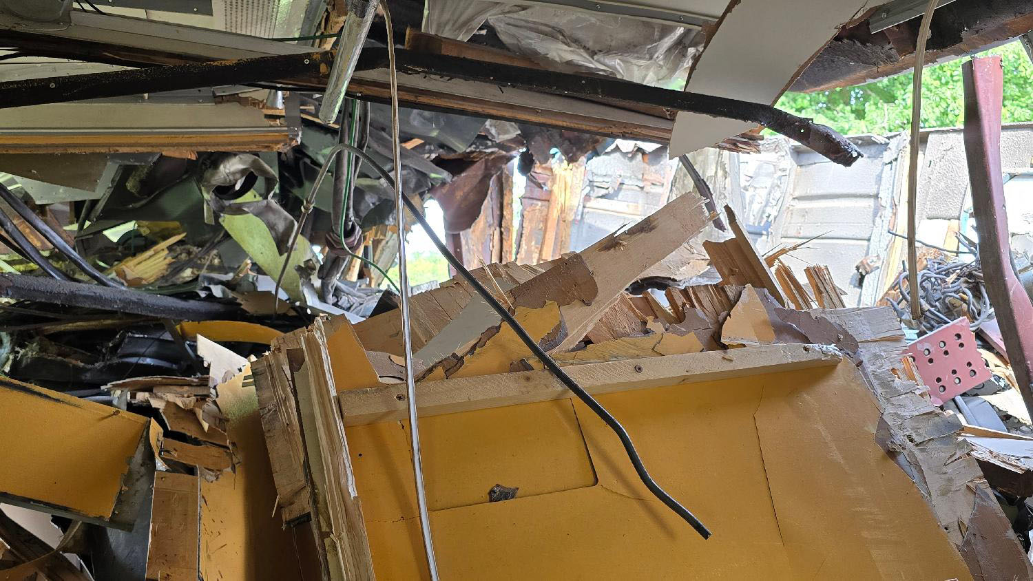 Nakon železničke nesreće u Beogradu: Pogledajte kako izgleda olupina putničkog voza (FOTO) 5 Nakon železničke nesreće u Beogradu: Pogledajte kako izgleda olupina putničkog voza (FOTO) 6