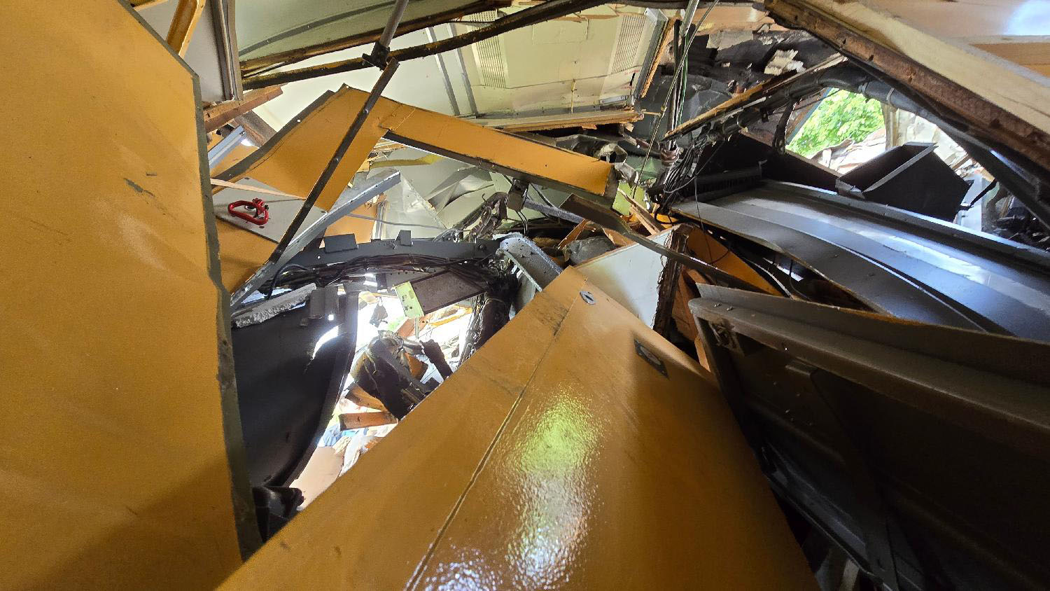 Nakon železničke nesreće u Beogradu: Pogledajte kako izgleda olupina putničkog voza (FOTO) 4 Nakon železničke nesreće u Beogradu: Pogledajte kako izgleda olupina putničkog voza (FOTO) 5