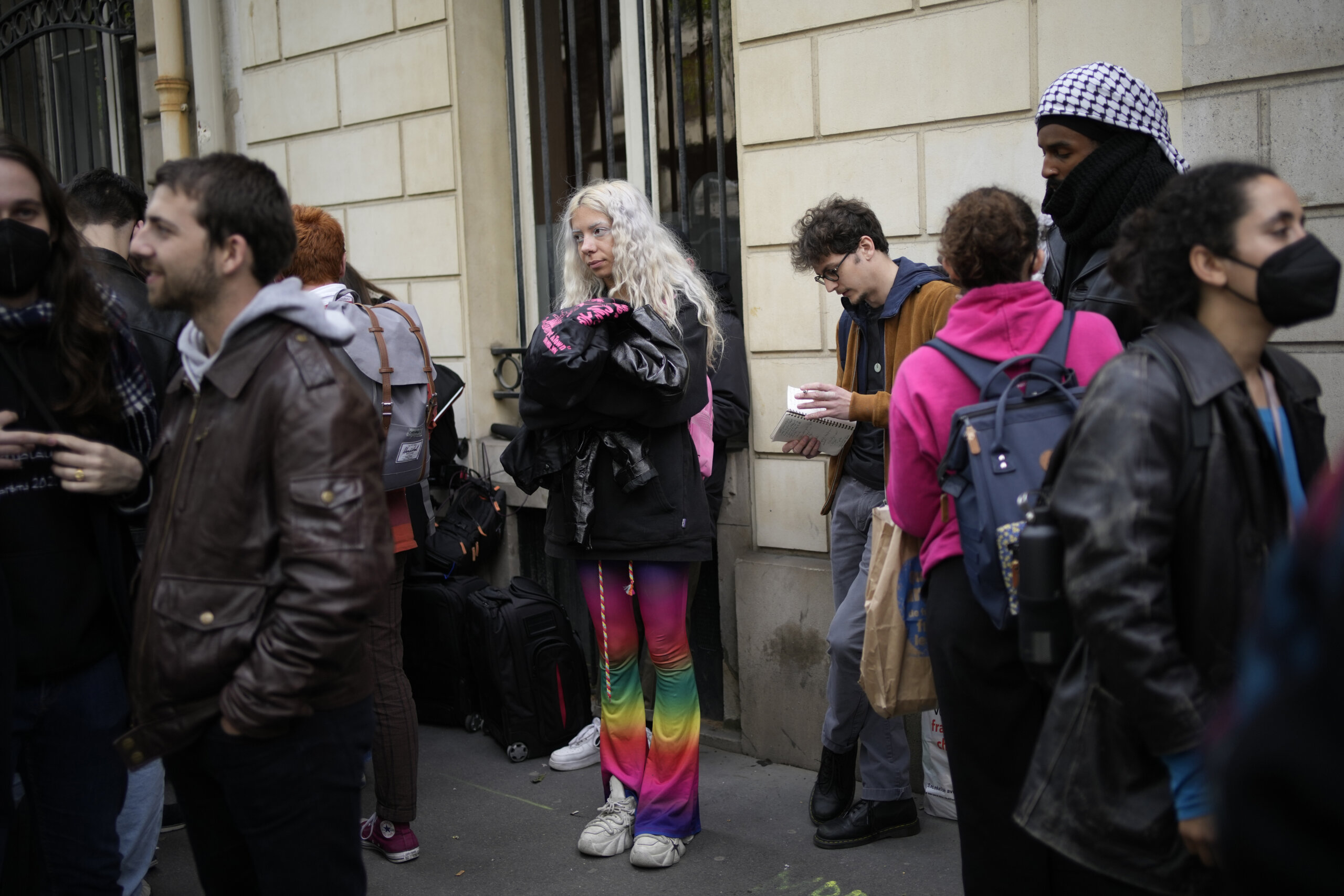 Policija isterala propalestinske demonstrante sa univerziteta Sijans Po u Parizu 3 Policija isterala propalestinske demonstrante sa univerziteta Sijans Po u Parizu 3