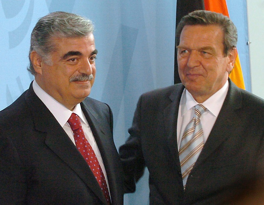 Napad na Fica prvi u Evropi posle Đinđića i Ane Lind: Na koje je sve političare izvršen atentat? 16 Napad na Fica prvi u Evropi posle Đinđića i Ane Lind: Na koje je sve političare izvršen atentat? 16