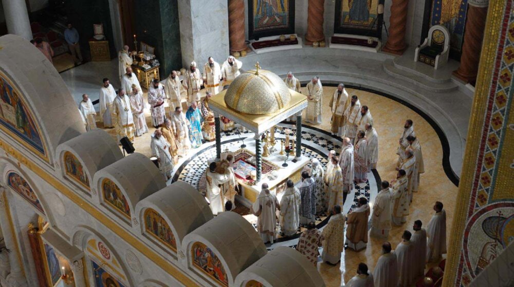 Za vlast smo izdajnici, Kurtijevi plaćenici, a za crkvu ne postojimo 1