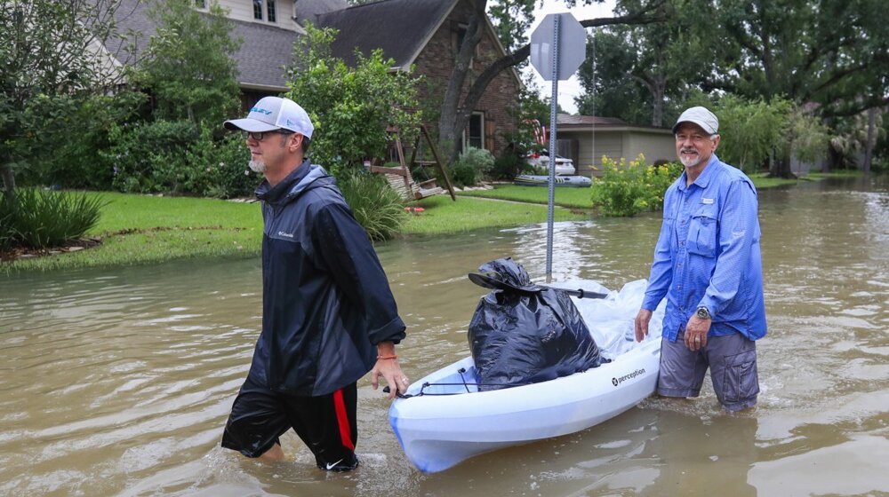 Više od 400 osoba evakuisano zbog poplava u Teksasu 10
