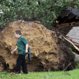 Najmanje sedam osoba poginulo i načinjena velika šteta u olujama u SAD 5